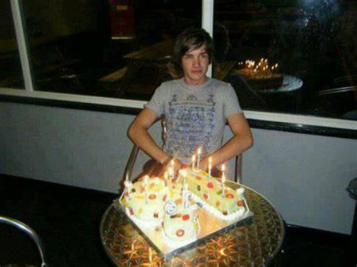 Celebrating Liam Payne's 16th Birthday Party: A Glimpse into the Celebration