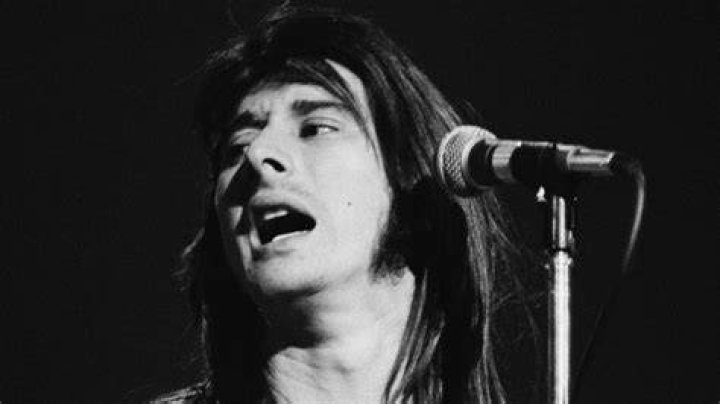Discovering the Timeless Melodies of Steve Perry Songs