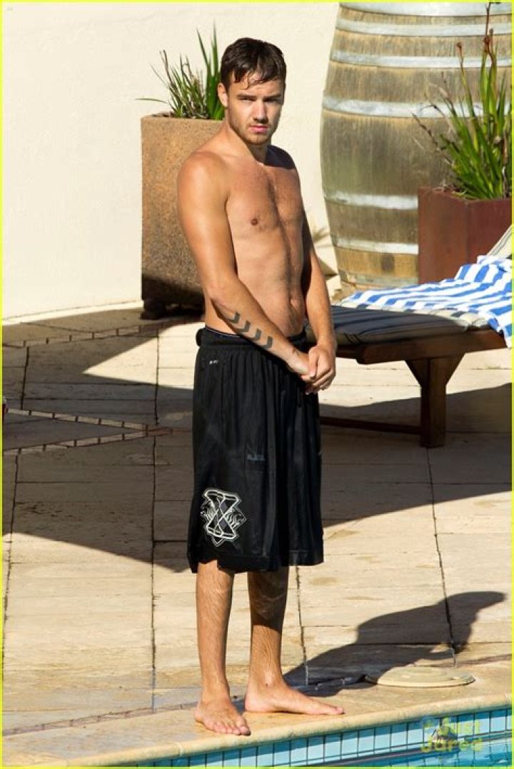 Exploring the Fascinating World of Liam Payne Barefoot
